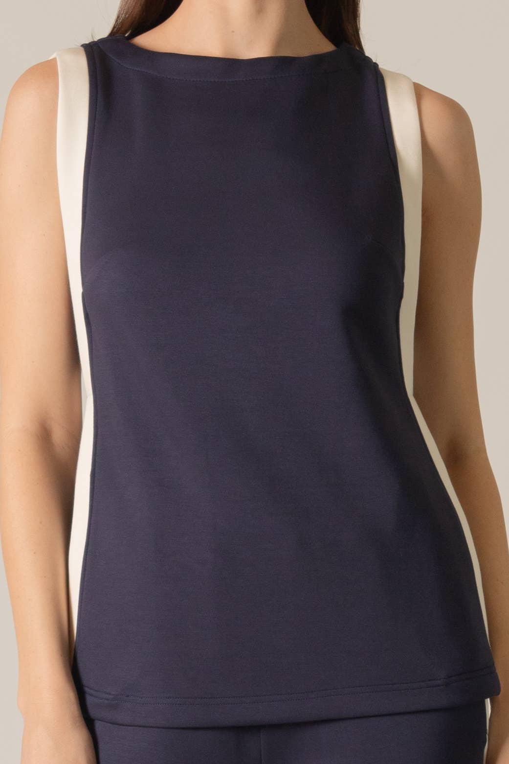 Contrast Border Side Pocket Sleeveless Top