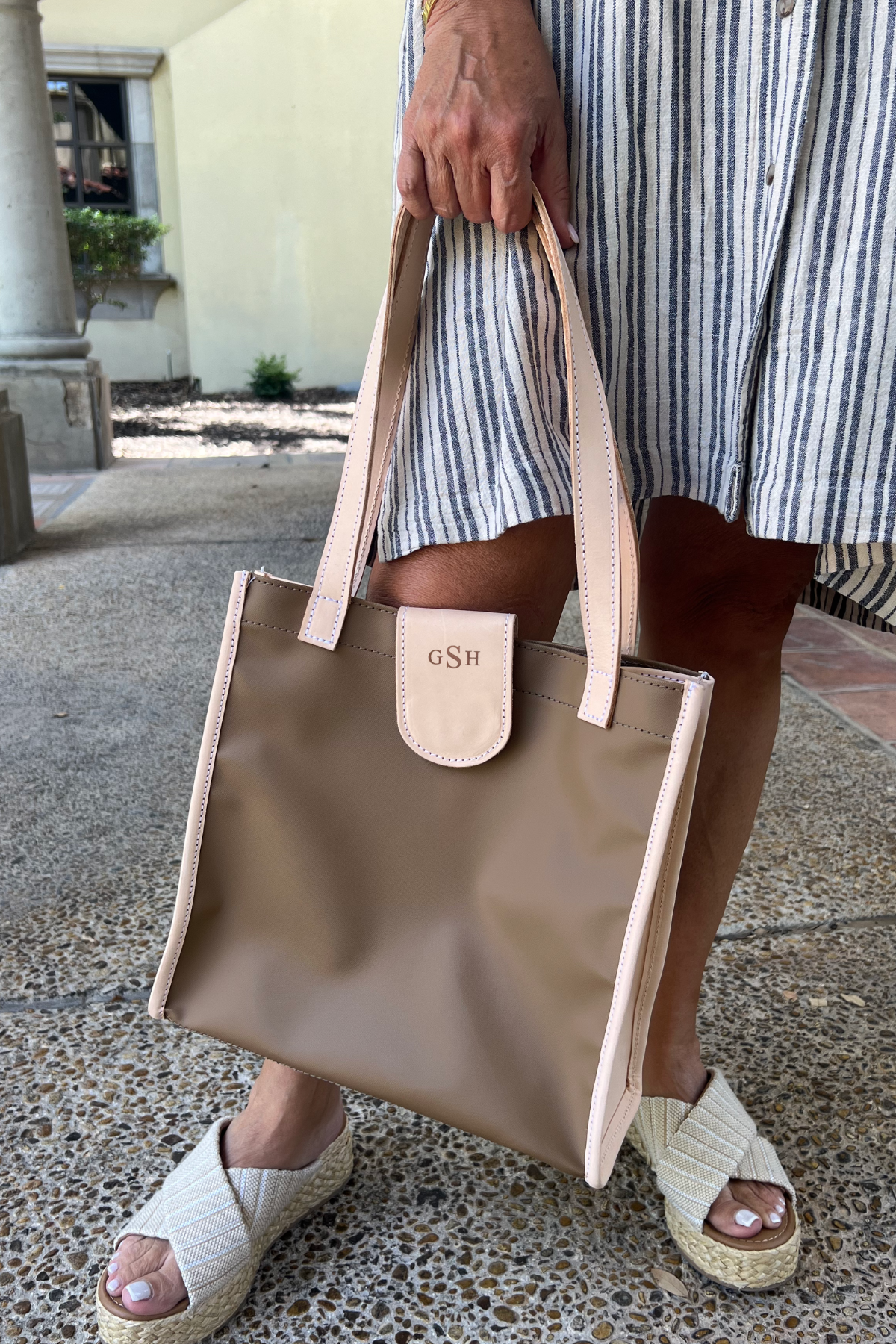 Jon top hart tote